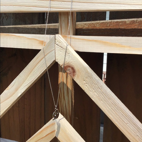 1 FREE GIFT with Purchase 🤩🤩🕊Dove Necklace🌟 - Picture 5 of 8